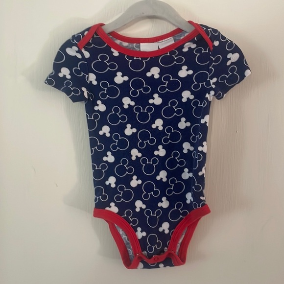 Disney Other - Disney baby Mickey Mouse eat pattern onesie